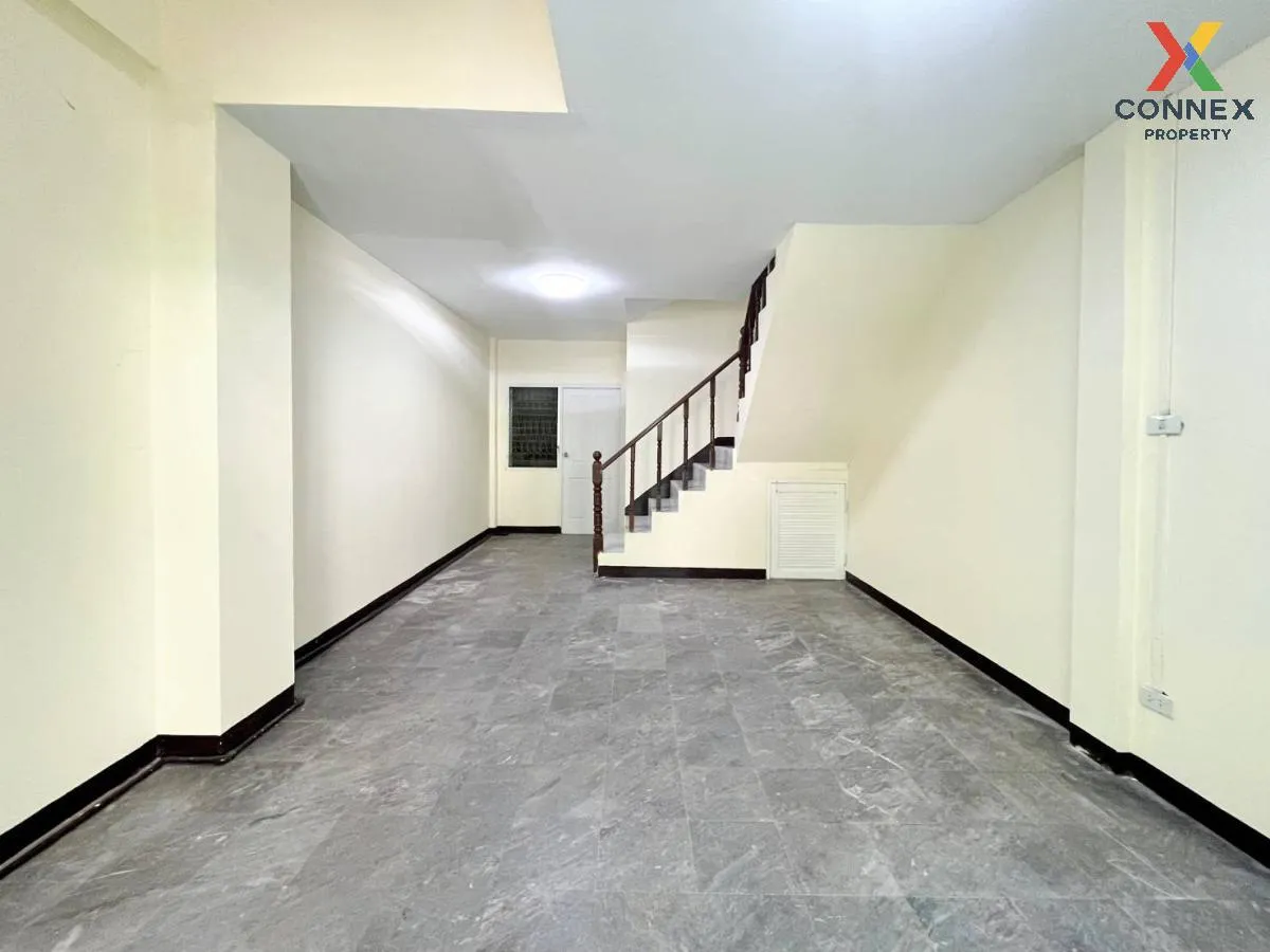 For Sale Townhouse/Townhome  , Wisetsuk Nakhon 19 , newly renovat 3