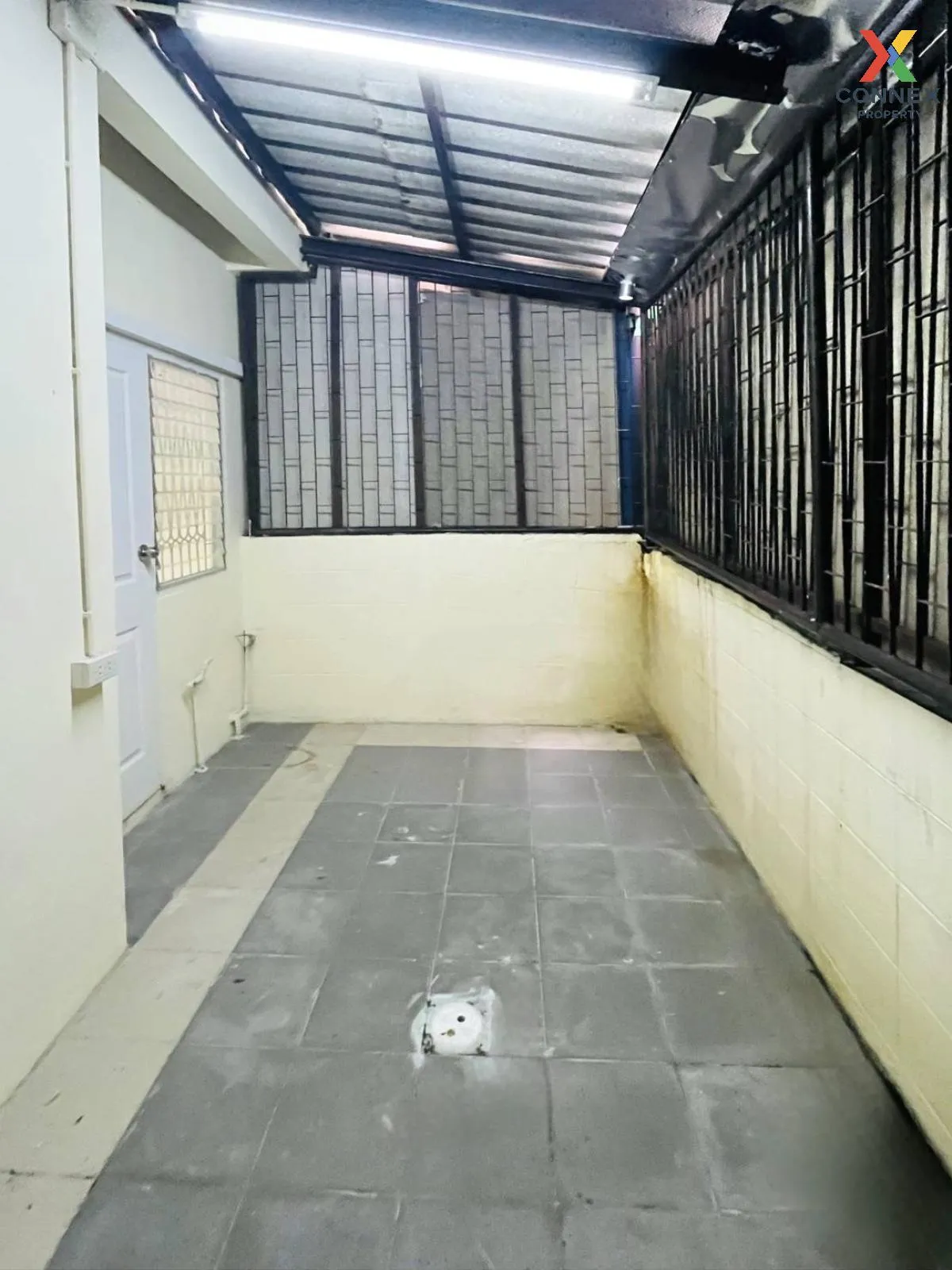 For Sale Townhouse/Townhome  , Wisetsuk Nakhon 19 , newly renovat