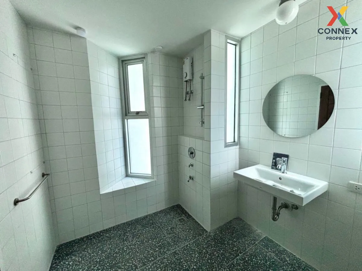 For Rent Condo , Sathorn House , BTS-Saint Louis , Silom , Bang R