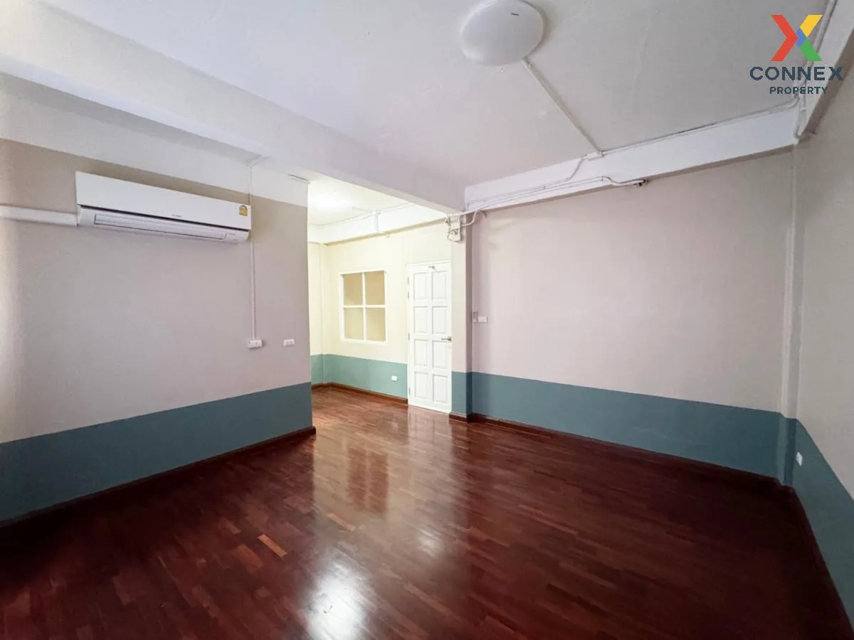 For Rent Townhouse/Townhome  , Varathorn Ville Pattanakarn 44 , S