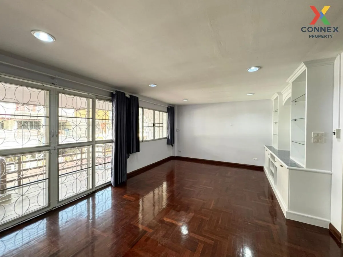 For Rent Townhouse/Townhome  , Varathorn Ville Pattanakarn 44 , S