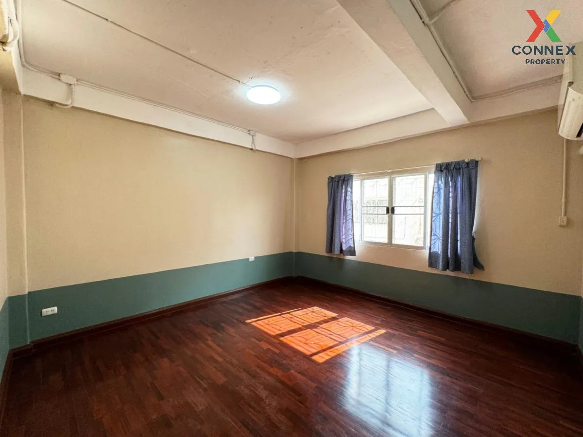 For Rent Townhouse/Townhome  , Varathorn Ville Pattanakarn 44 , S