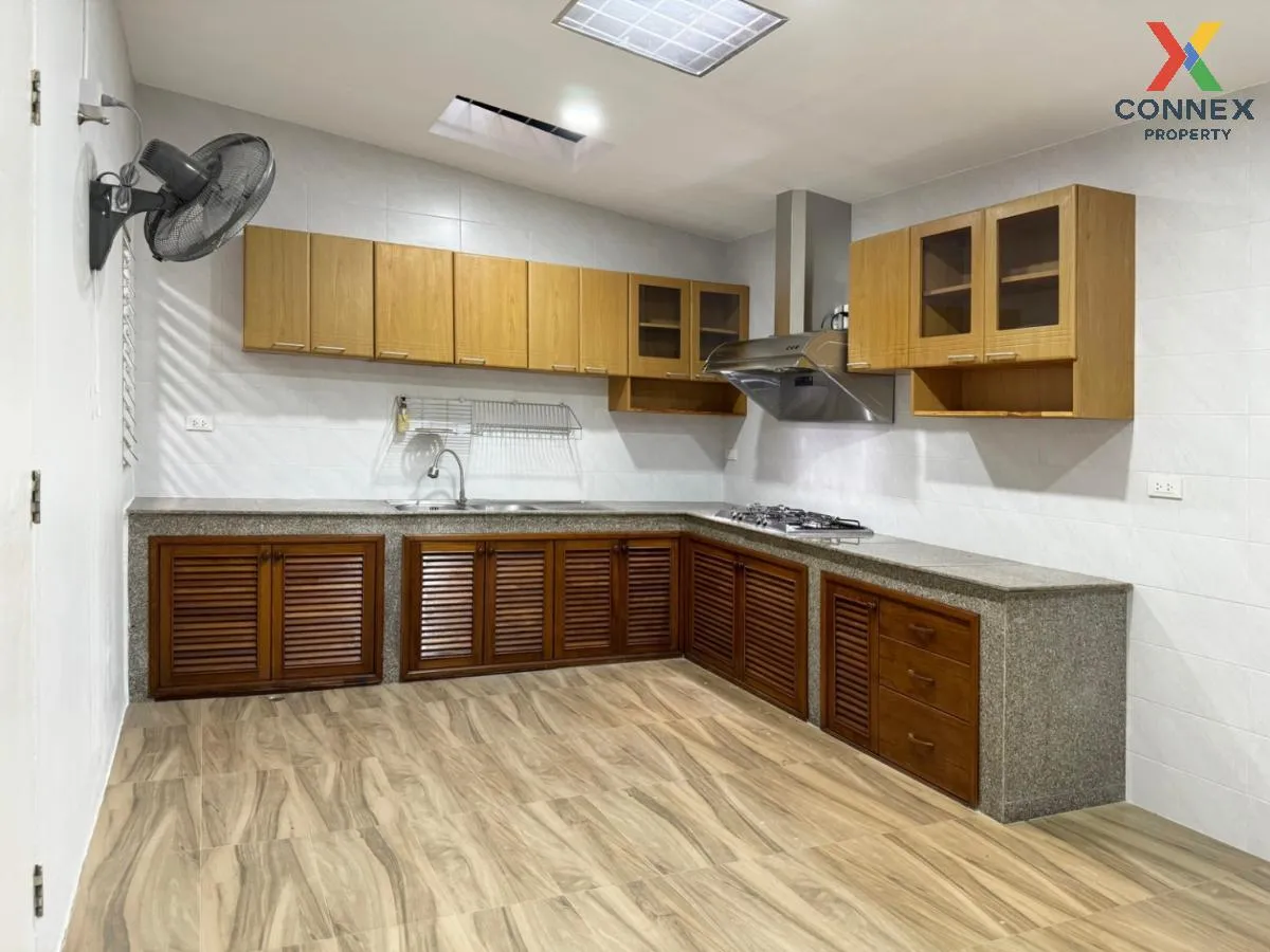 For Rent Townhouse/Townhome  , Varathorn Ville Pattanakarn 44 , S