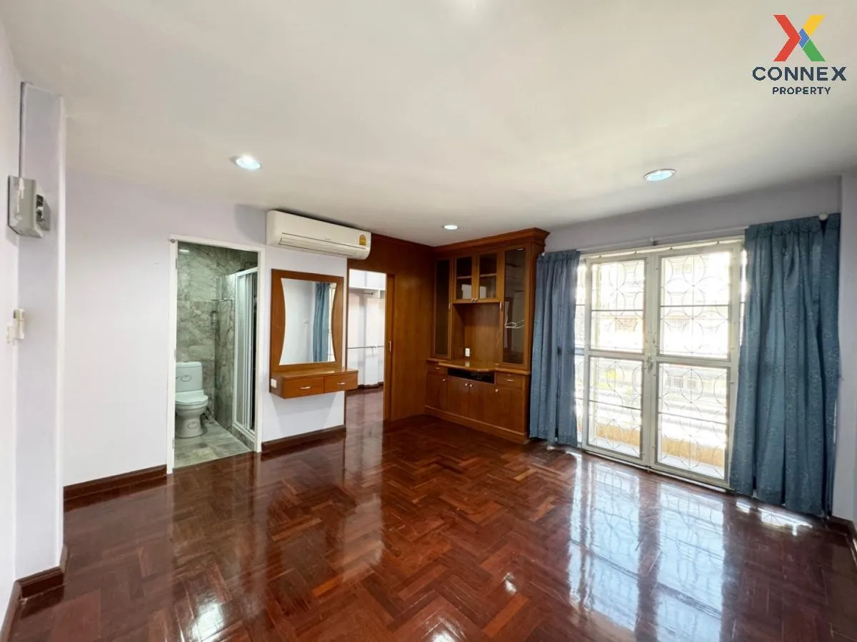 For Rent Townhouse/Townhome  , Varathorn Ville Pattanakarn 44 , S