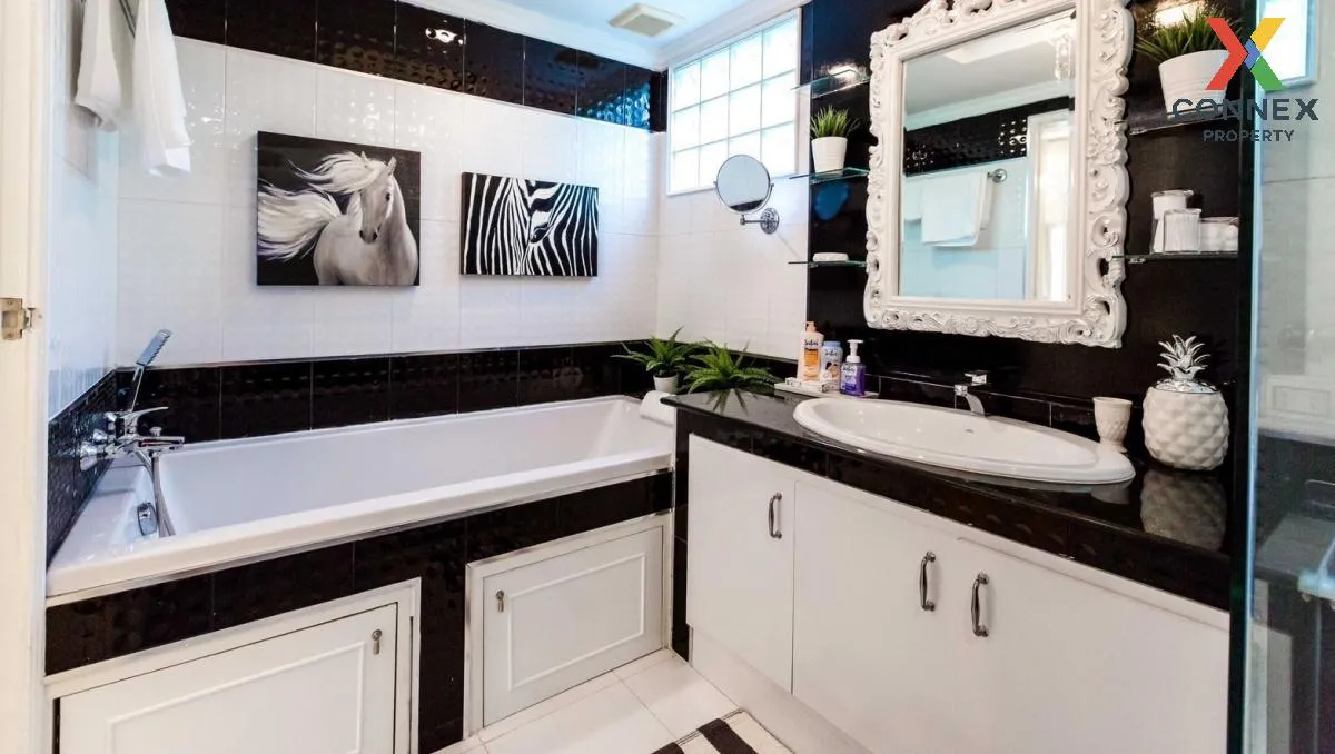 For Rent Townhouse/Townhome  , Crystal Ville , MRT-Ladprao 71 , L