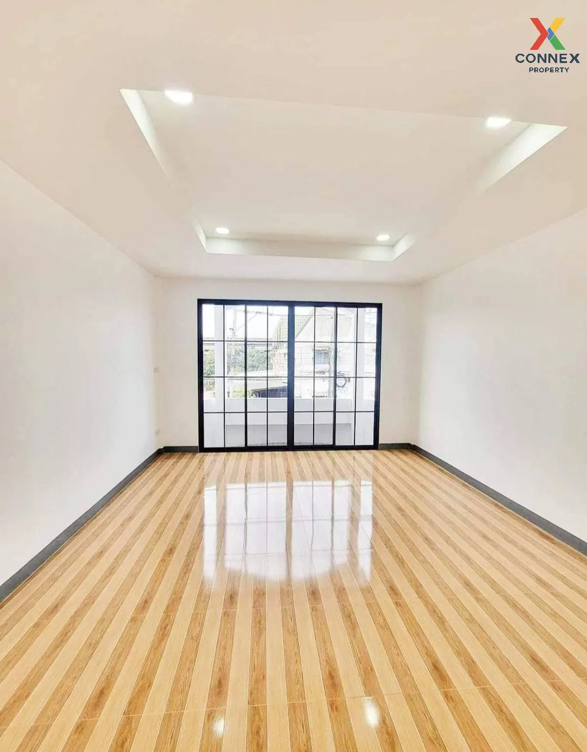For Sale Townhouse/Townhome  , Baan Tawanna Chatuchot 12 , newly 