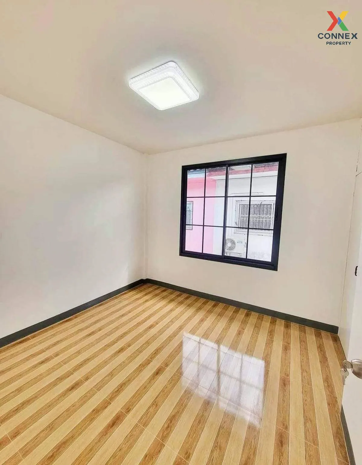 For Sale Townhouse/Townhome  , Baan Tawanna Chatuchot 12 , newly 
