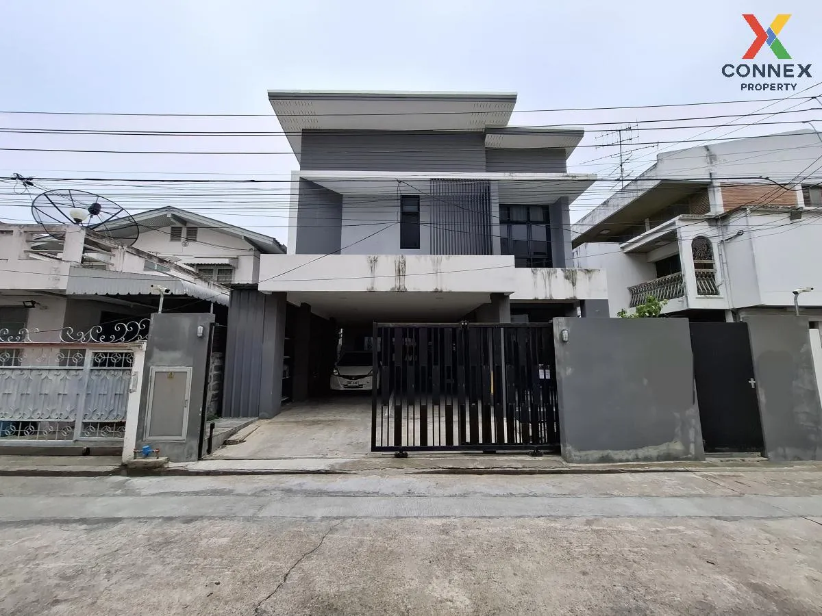 For Sale Single house   Lat Phrao 41 , wide frontage , Chankasem  1