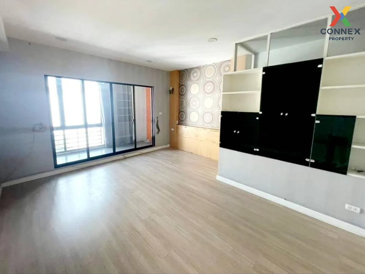 For Sale Townhouse/Townhome  , SIXNATURE WATCHARAPOL , Tha Raeng 