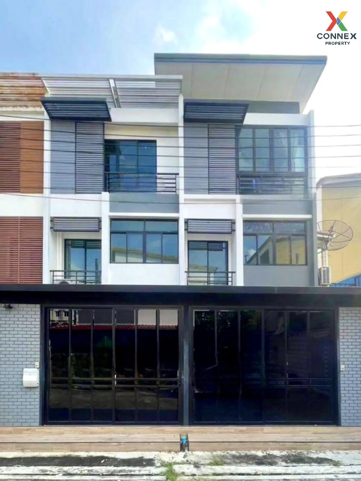 For Sale Townhouse/Townhome  , SIXNATURE WATCHARAPOL , Tha Raeng  1