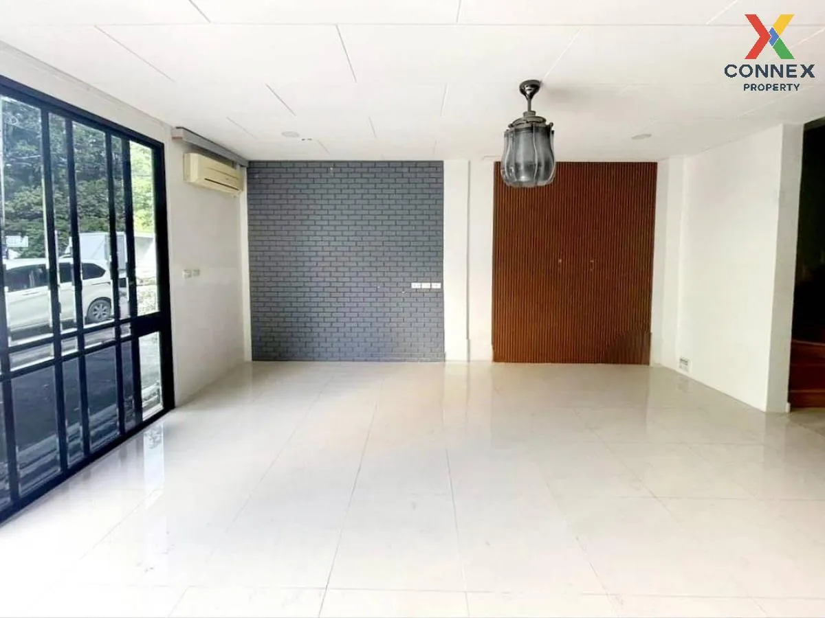 For Sale Townhouse/Townhome  , SIXNATURE WATCHARAPOL , Tha Raeng 