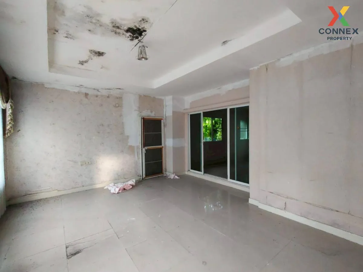 For Sale House , Baan Varapirom Lumlukka-Klong 3 , wide frontage  3