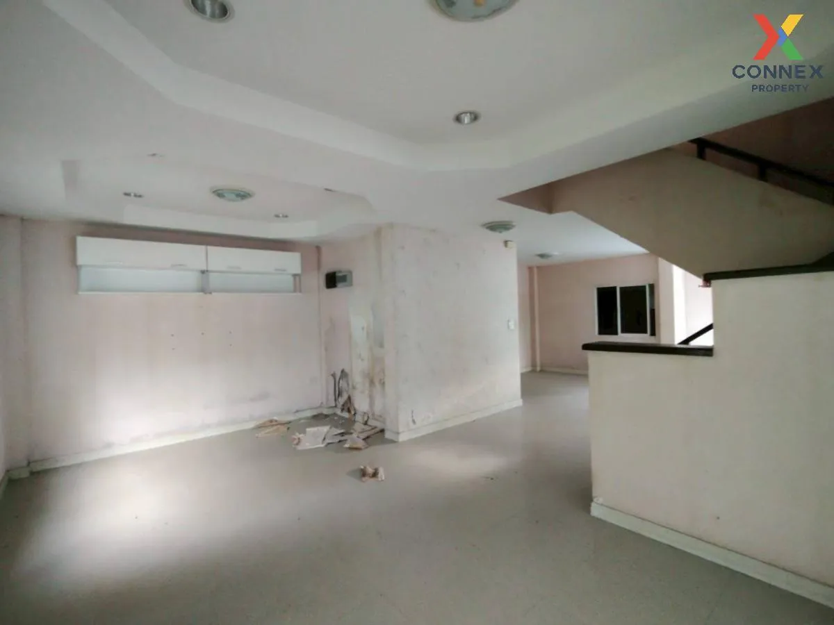 For Sale House , Baan Varapirom Lumlukka-Klong 3 , wide frontage  4