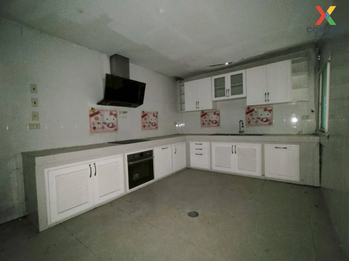 For Sale House , Baan Varapirom Lumlukka-Klong 3 , wide frontage 