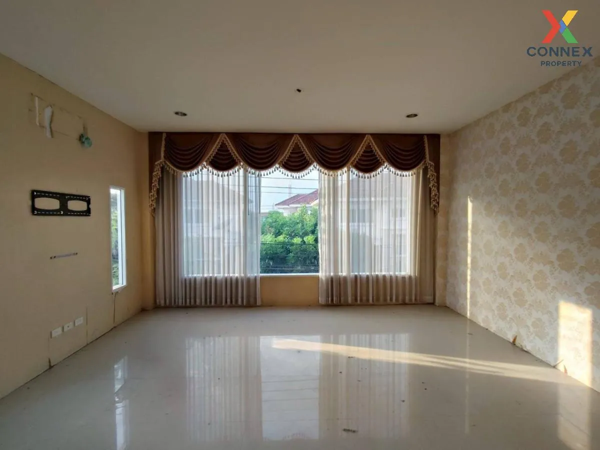 For Sale House , Baan Varapirom Lumlukka-Klong 3 , wide frontage 