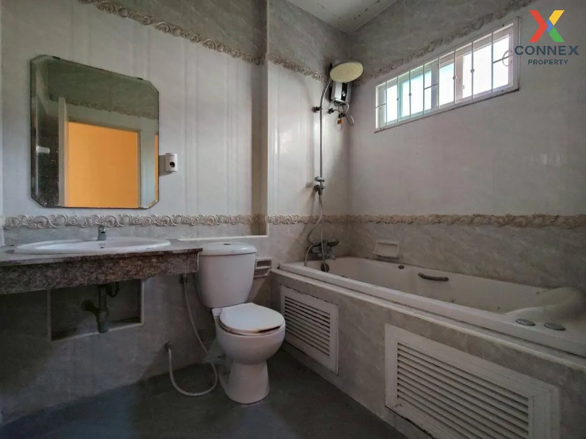 For Sale House , Baan Varapirom Lumlukka-Klong 3 , wide frontage 