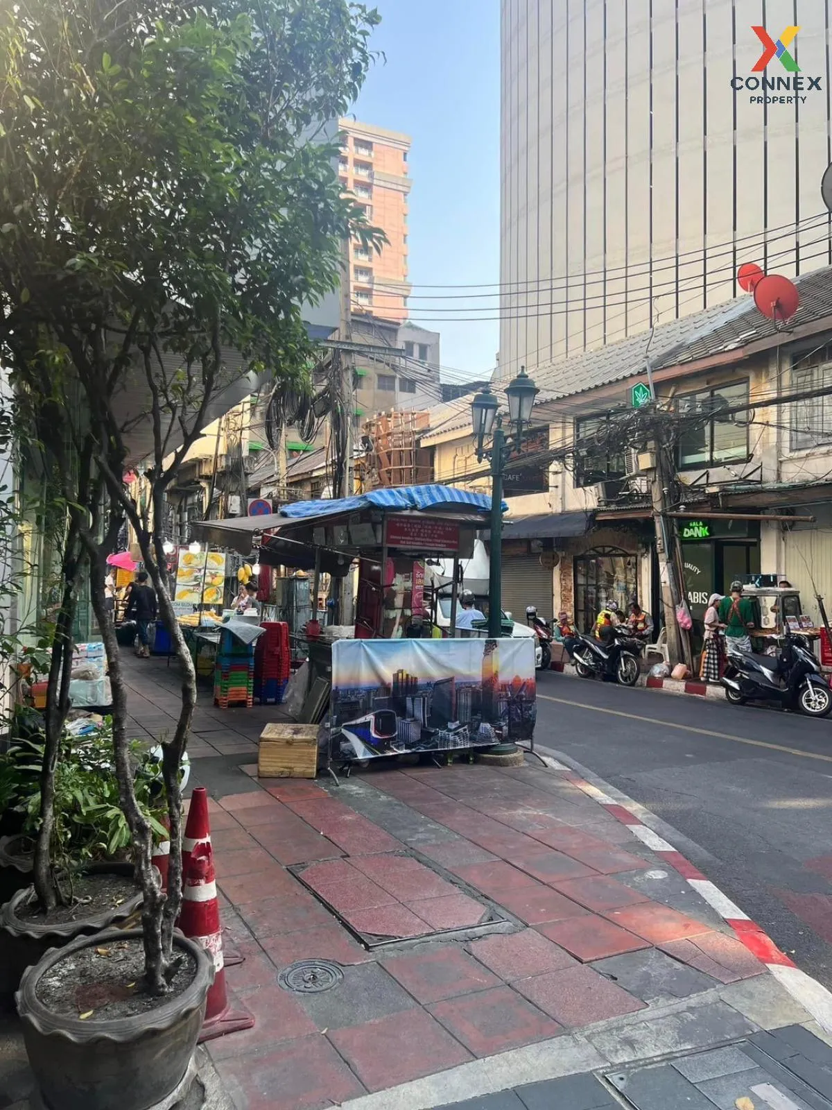 For Rent commercial building 6-storey Mala Shabu shop is in Soi S