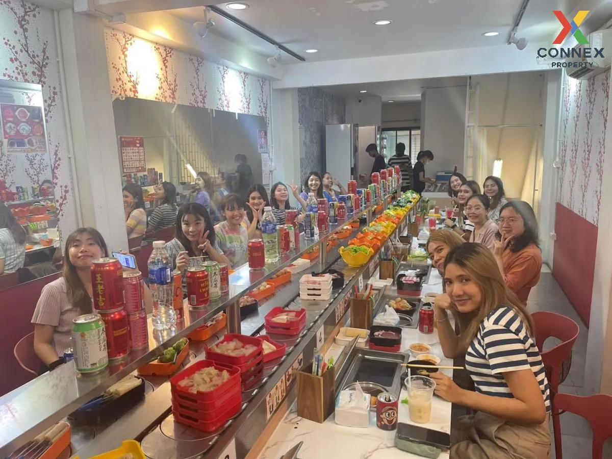 For Rent commercial building 6-storey Mala Shabu shop is in Soi S 4