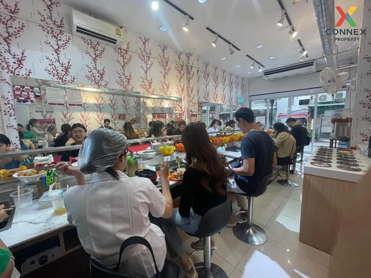 For Rent commercial building 6-storey Mala Shabu shop is in Soi S