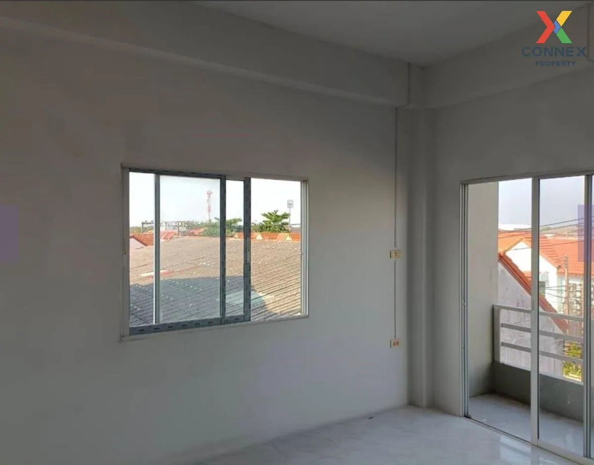 For Sale Commercial Building , Home in Town , Khu Khot , Lam Luk  For Sale Commercial Building , Home in Town , Khu Khot , Lam Luk  3