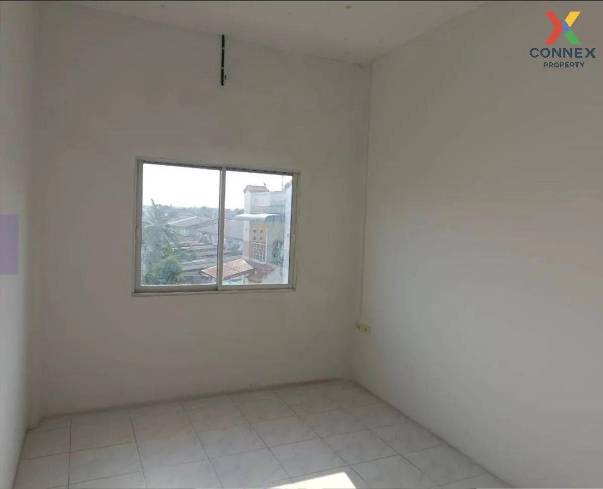 For Sale Commercial Building , Home in Town , Khu Khot , Lam Luk  For Sale Commercial Building , Home in Town , Khu Khot , Lam Luk