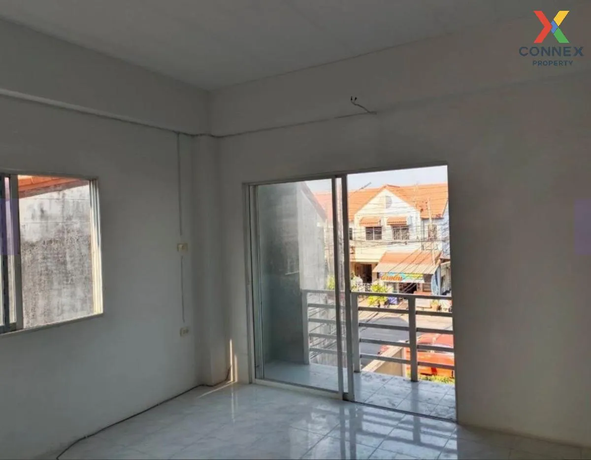 For Sale Commercial Building , Home in Town , Khu Khot , Lam Luk  For Sale Commercial Building , Home in Town , Khu Khot , Lam Luk