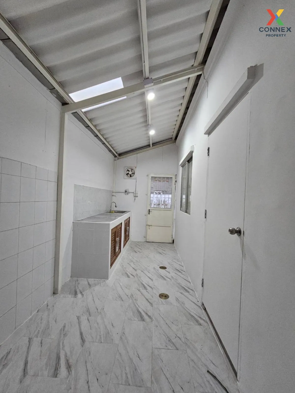 For Sale Townhouse/Townhome  , Pruksa 34 Panalee , corner unit , 