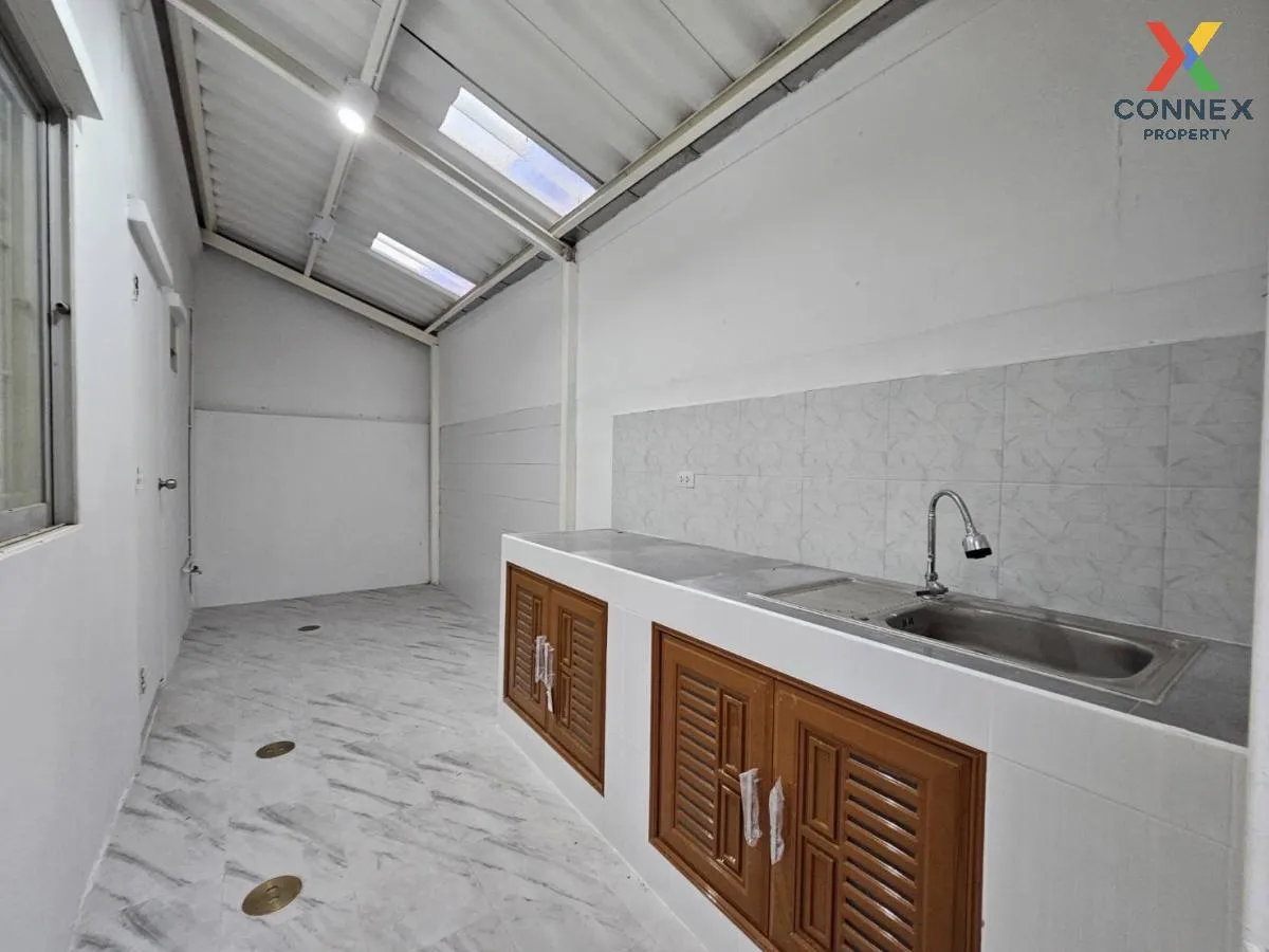 For Sale Townhouse/Townhome  , Pruksa 34 Panalee , corner unit , 