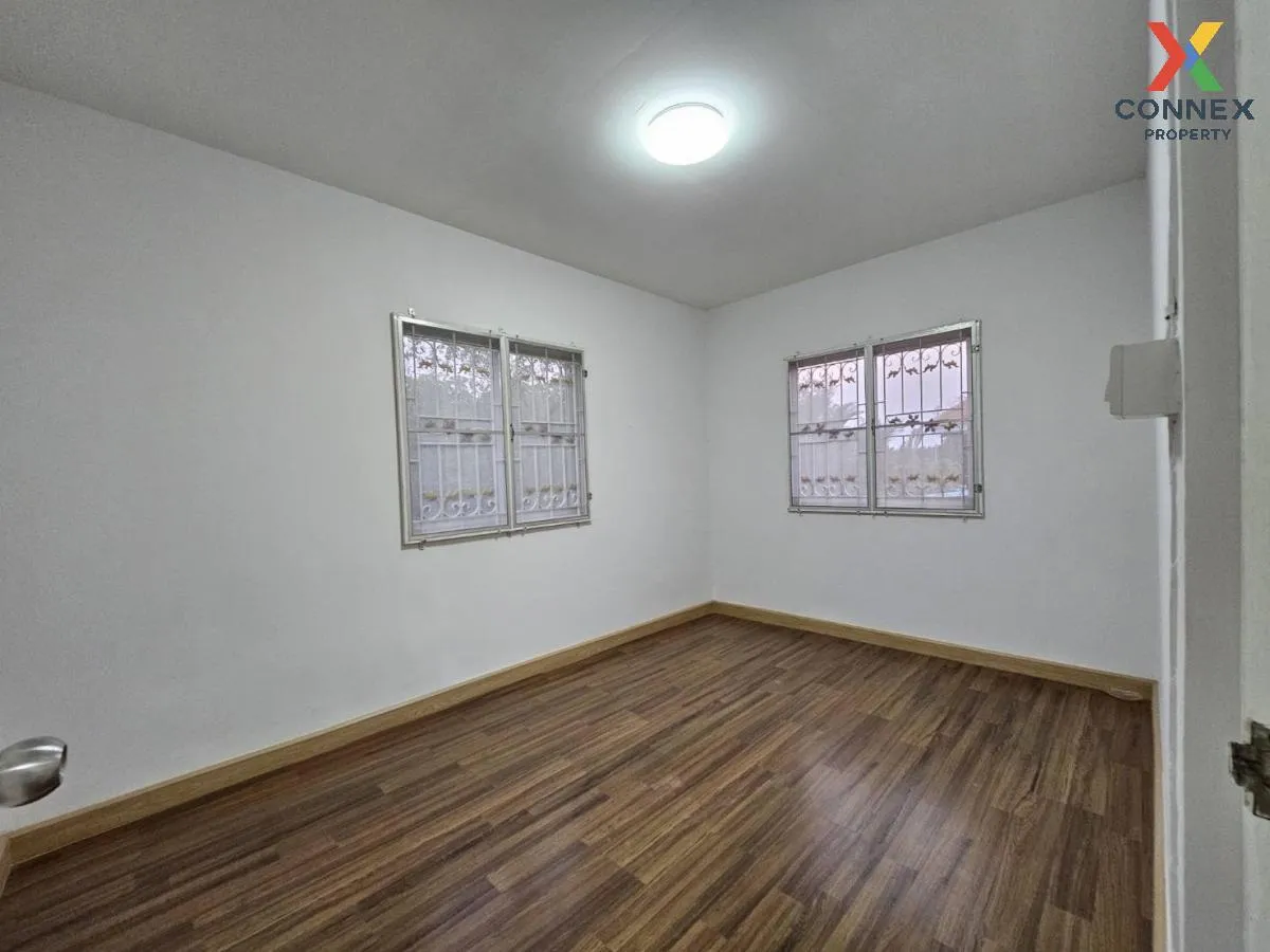 For Sale Townhouse/Townhome  , Pruksa 34 Panalee , corner unit , 