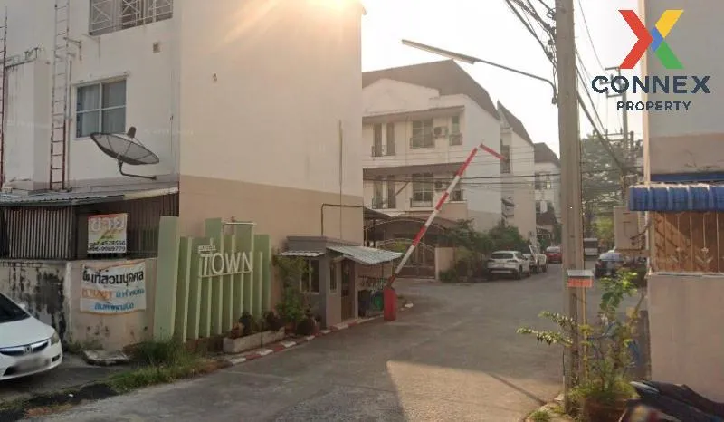 ขายทาวน์เฮ้าส์/ทาวน์โฮม  โมเดิร์น ทาวน์ เอกชัย 46 คลองบางพราน เขต