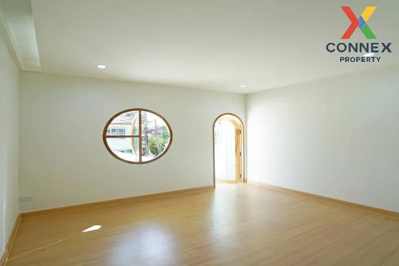 For Sale Townhouse/Townhome  , Townhome Petchkasem 110-5 , newly 