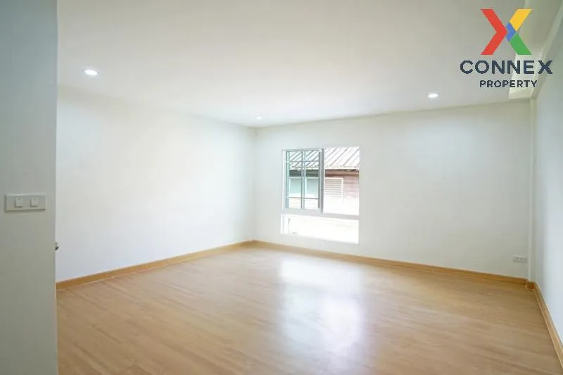 For Sale Townhouse/Townhome  , Townhome Petchkasem 110-5 , newly 