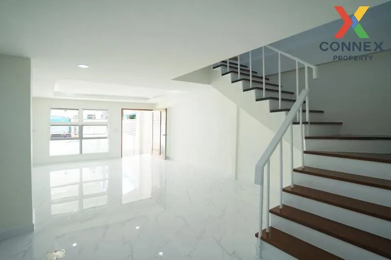 For Sale Townhouse/Townhome  , Townhome Petchkasem 110-5 , newly 