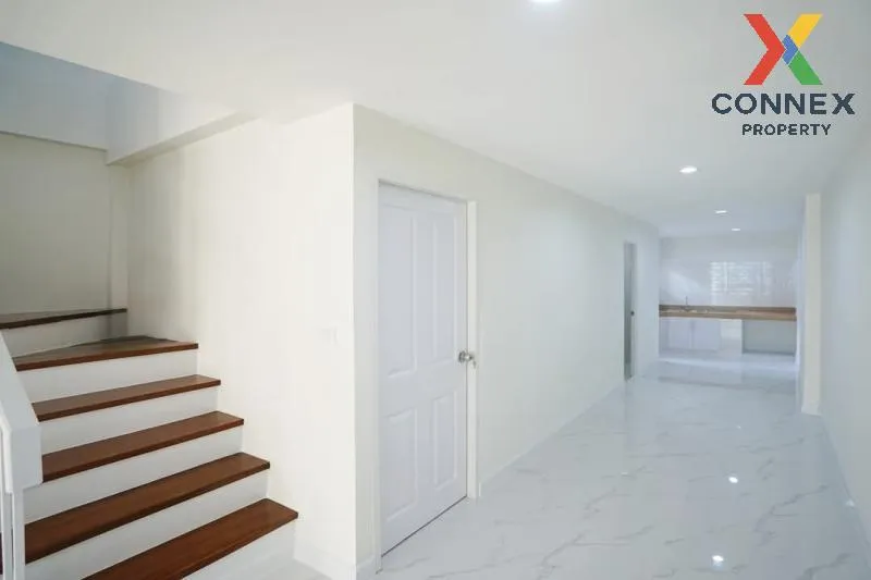 For Sale Townhouse/Townhome  , Townhome Petchkasem 110-5 , newly 