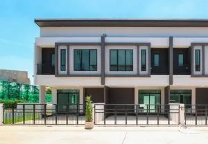 The Ricco Town Wongwaen - Lamlukka