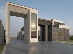 ไฮบิวรี่ วัชรพล - รามอินทรา