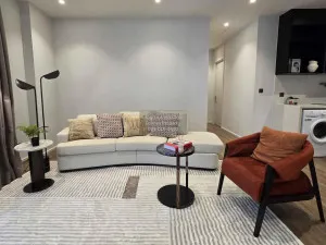 For Rent Condo , Muniq Langsuan , BTS-Ratchadamri , Lumpini , Pathum Wan , Bangkok , CX-133768