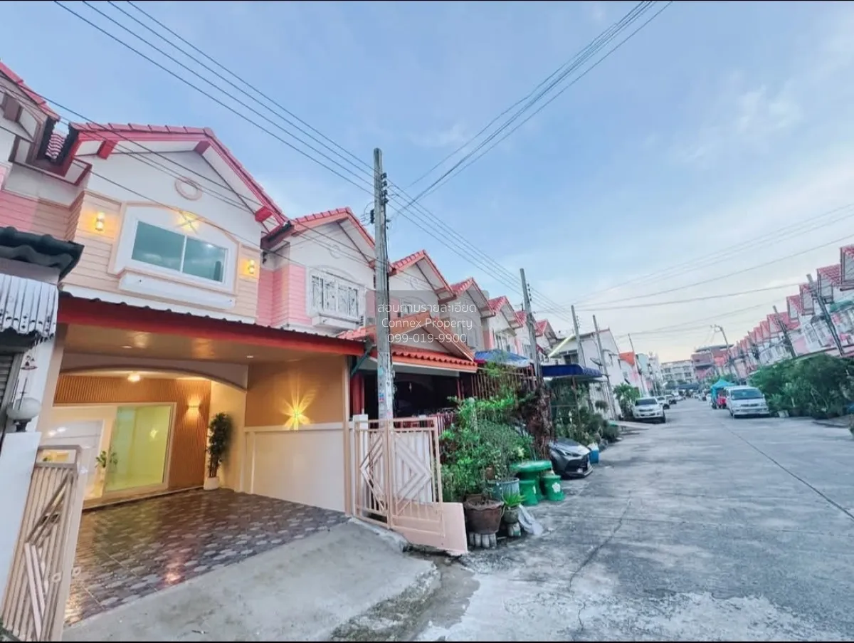 For Sale Townhouse/Townhome  , Arun Thong 3 , wide frontage , new