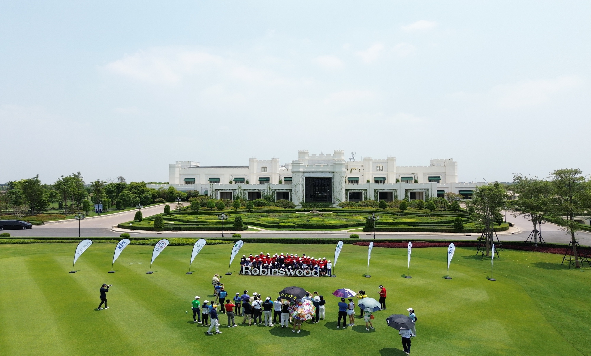 เรนวูด ปาร์ค เดินหน้าพัฒนากีฬากอล์ฟไทย ล่าสุดจับมือ ‘คล็อด ฮาร์มอน’ ผู้ฝึกสอนนักกอล์ฟชั้นแนวหน้าระดับโลก