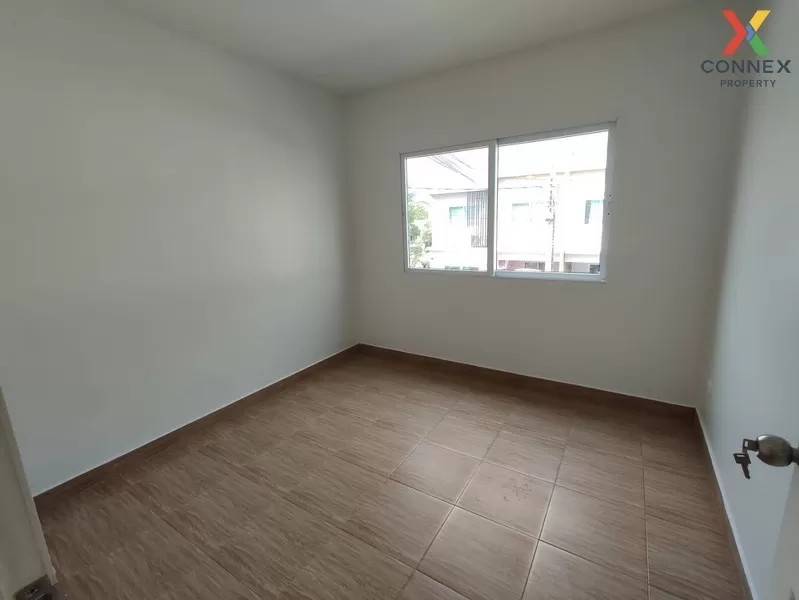 FOR SALE townhome , The Modish Bangbuathong , wide frontage , Lam