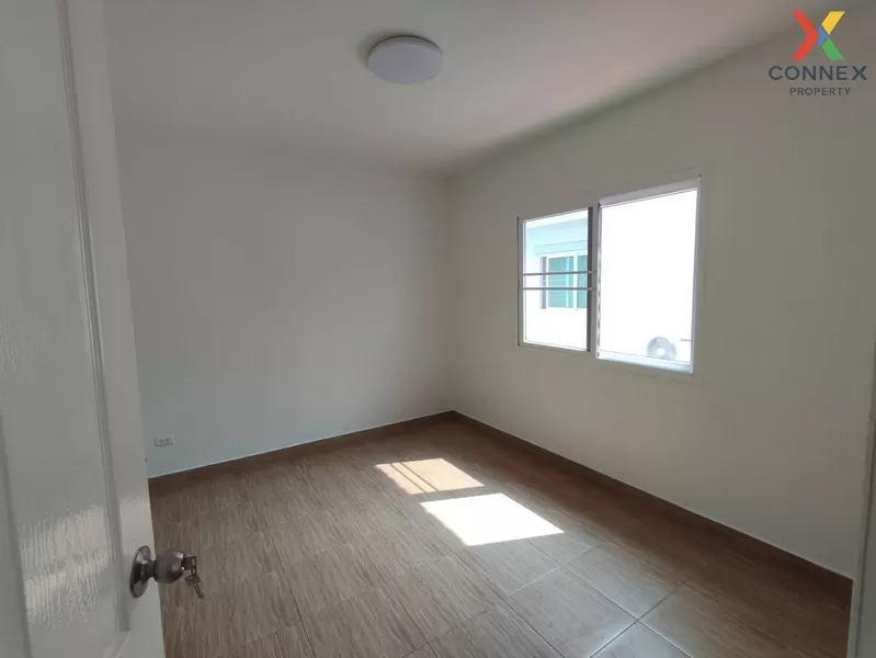 FOR SALE townhome , The Modish Bangbuathong , wide frontage , Lam