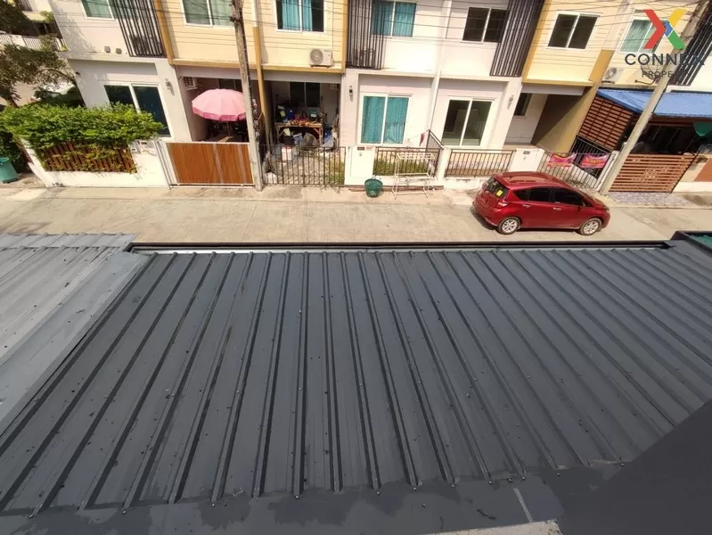 FOR SALE townhome , The Modish Bangbuathong , wide frontage , Lam