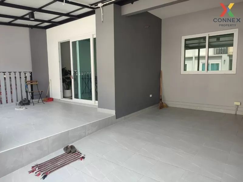 FOR SALE townhome , The Modish Bangbuathong , wide frontage , Lam 2