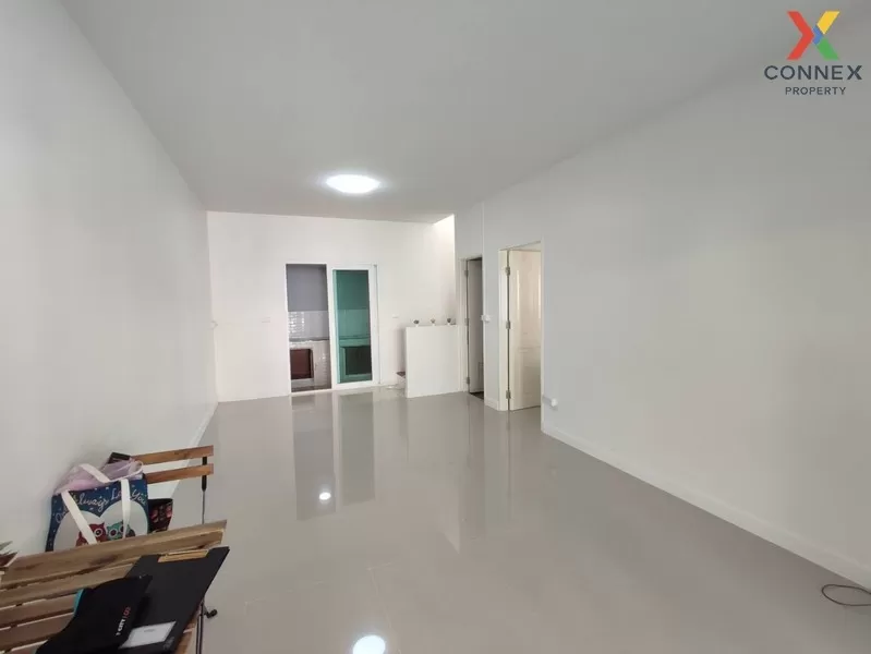 FOR SALE townhome , The Modish Bangbuathong , wide frontage , Lam 3