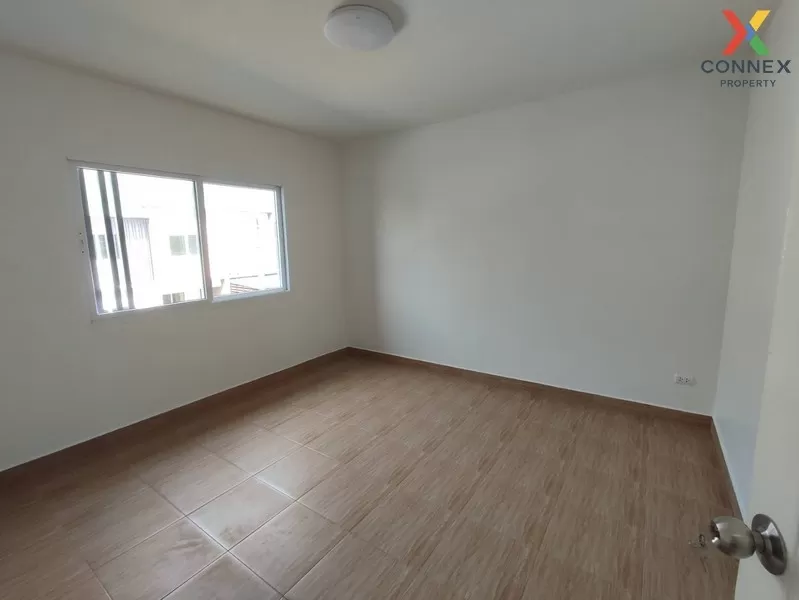 FOR SALE townhome , The Modish Bangbuathong , wide frontage , Lam