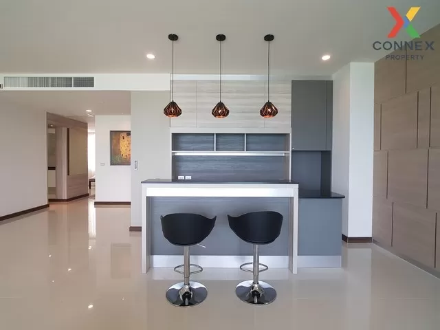 FOR RENT condo , Movenpick Residence , high floor , BTS-Ratchathe