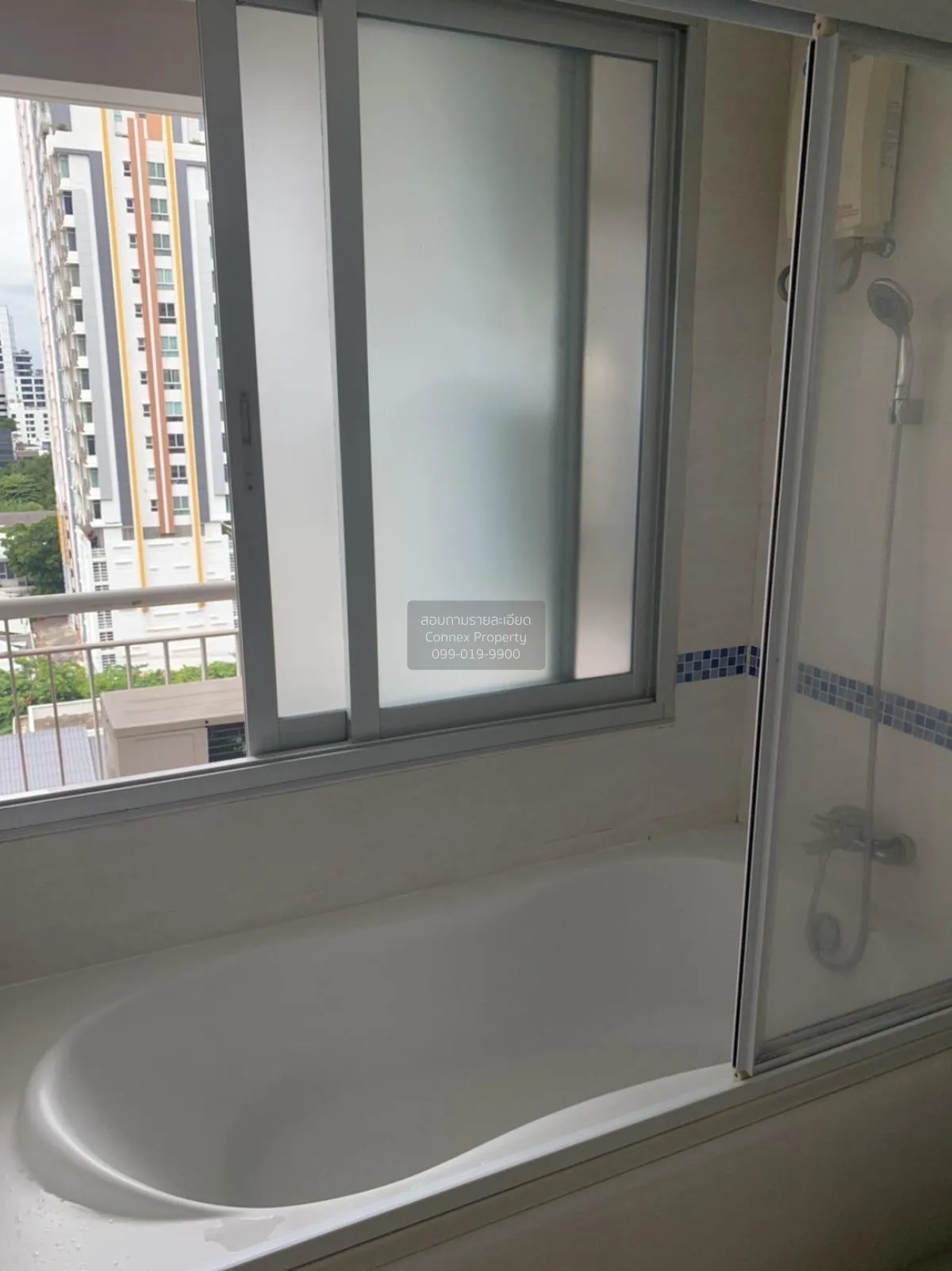 FOR RENT condo Life @ Sathorn 10 , corner unit , BTS-Chong Nonsi 