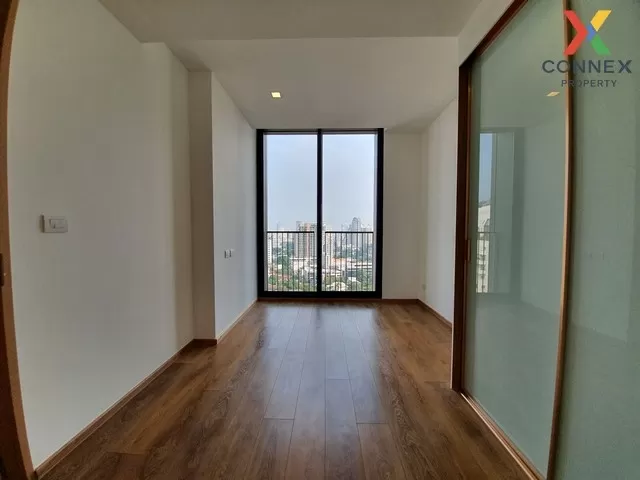 FOR RENT condo , Noble BE 33 , corner unit , BTS-Phrom Phong , Kh