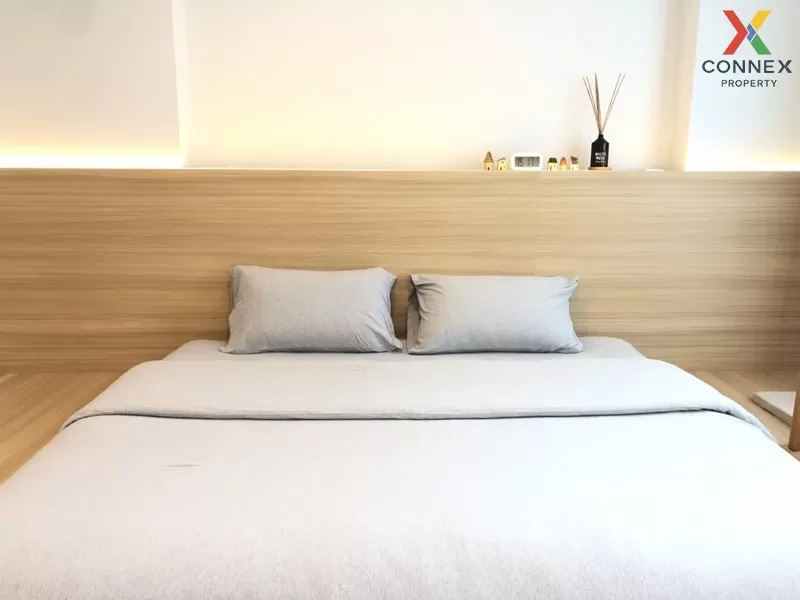 FOR RENT condo , Life One Wireless , corner unit , BTS-Phloen Chi 2