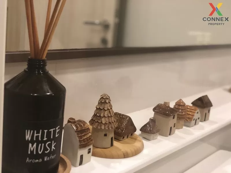 FOR RENT condo , Life One Wireless , corner unit , BTS-Phloen Chi